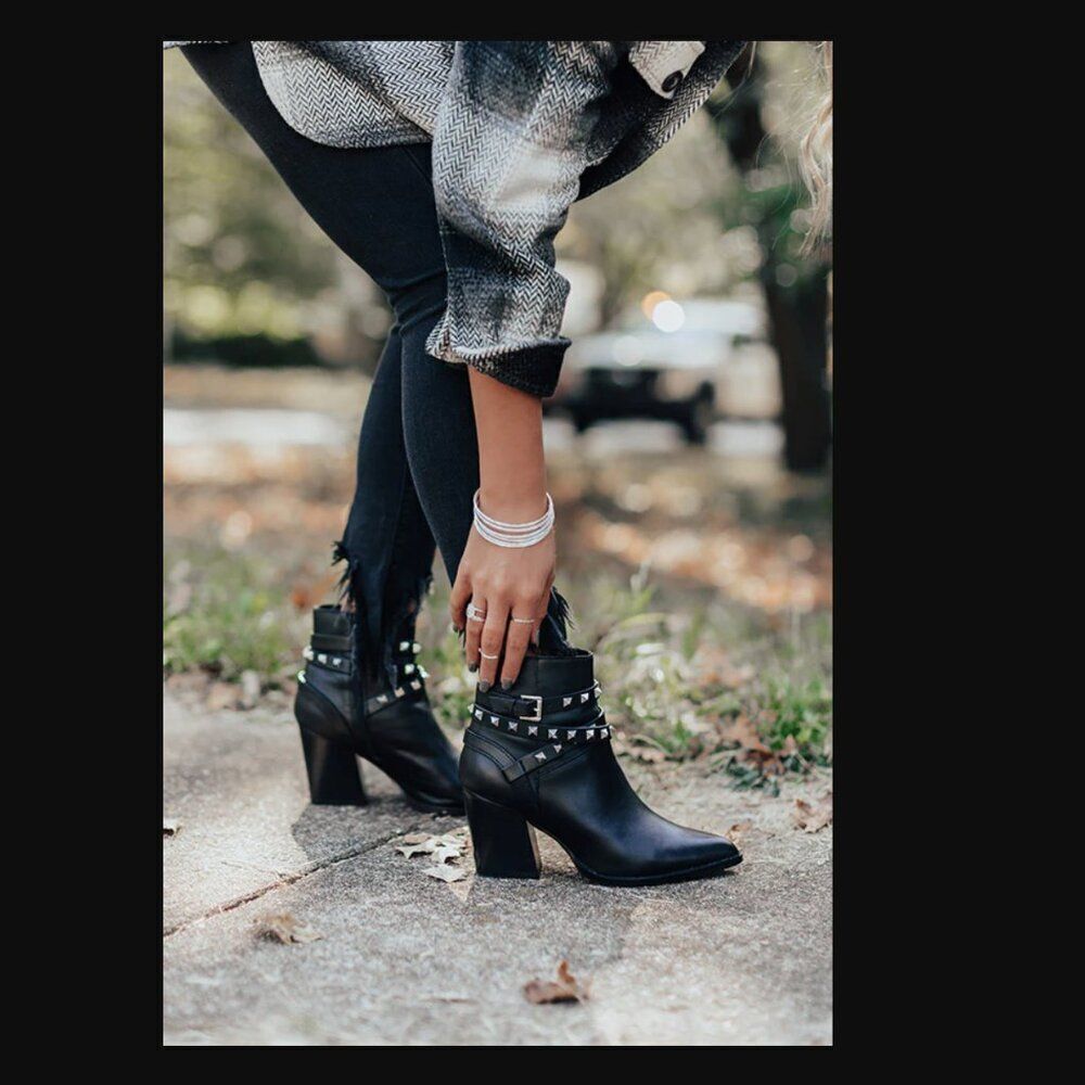 Steven Madden Cala Studded Leather Ankle Boot | Size 8 *no box*